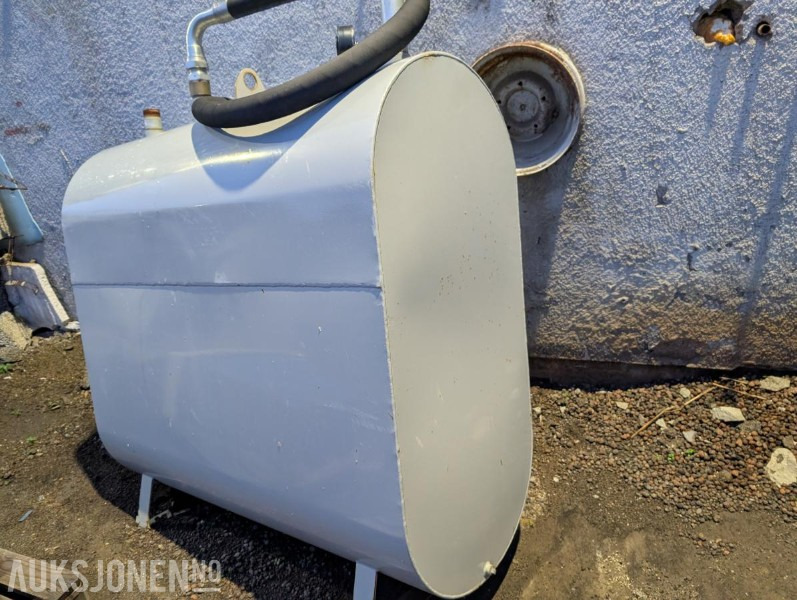 2019 Ubrukt dieseltank med brukt pumpe - Matériel de chantier: photos 1 2019 Ubrukt dieseltank med brukt pumpe - Matériel de chantier: photos 1