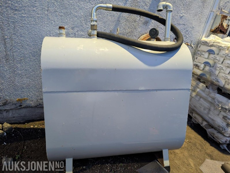 2019 Ubrukt dieseltank med brukt pumpe - Matériel de chantier: photos 2 2019 Ubrukt dieseltank med brukt pumpe - Matériel de chantier: photos 2