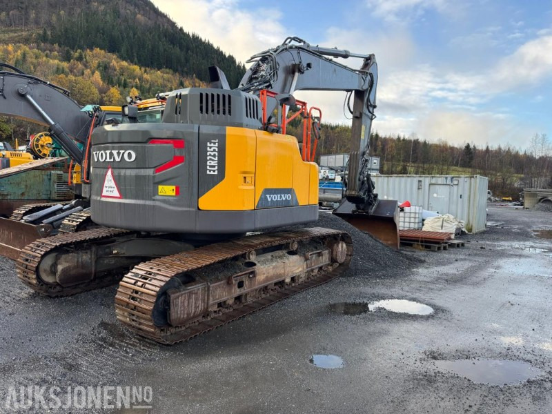 2020 Volvo ECR 235EL Gravemaskin - S70 feste - Pusskuffe - Sentralsmøring - bunkringspumpe - Steelwrist tiltrotator - Pusskuffe - Sertifisert - Pelle: photos 2 2020 Volvo ECR 235EL Gravemaskin - S70 feste - Pusskuffe - Sentralsmøring - bunkringspumpe - Steelwrist tiltrotator - Pusskuffe - Sertifisert - Pelle: photos 2