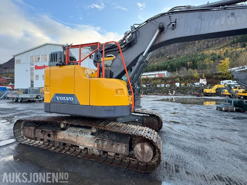 2020 Volvo ECR 235EL Gravemaskin - S70 feste - Pusskuffe - Sentralsmøring - bunkringspumpe - Tiltrotator - Pusskuffe - Sertifisert - Pelle: photos 5 2020 Volvo ECR 235EL Gravemaskin - S70 feste - Pusskuffe - Sentralsmøring - bunkringspumpe - Tiltrotator - Pusskuffe - Sertifisert - Pelle: photos 5