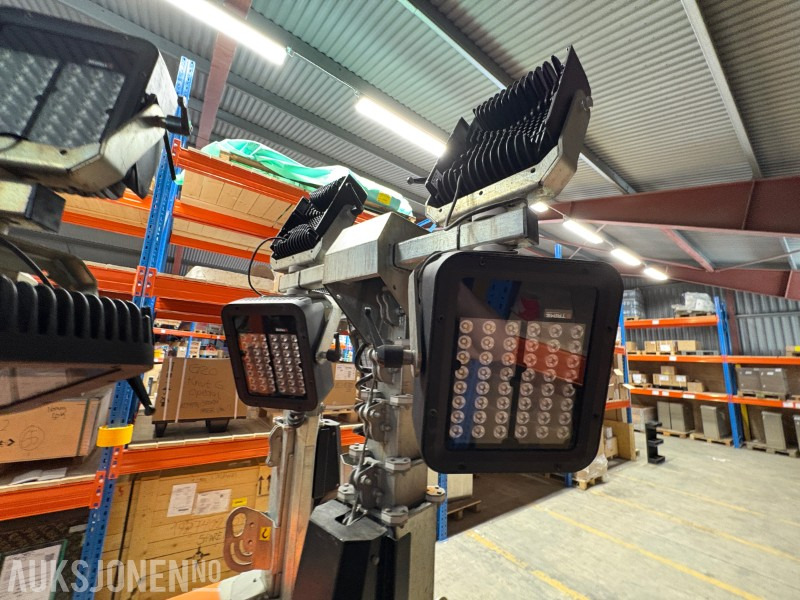 2022 / 2023 mod Pakke med 3 stk SATEMA X-CHAIN 230 Lystårn / Lysmaster - Matériel de chantier: photos 5 2022 / 2023 mod Pakke med 3 stk SATEMA X-CHAIN 230 Lystårn / Lysmaster - Matériel de chantier: photos 5