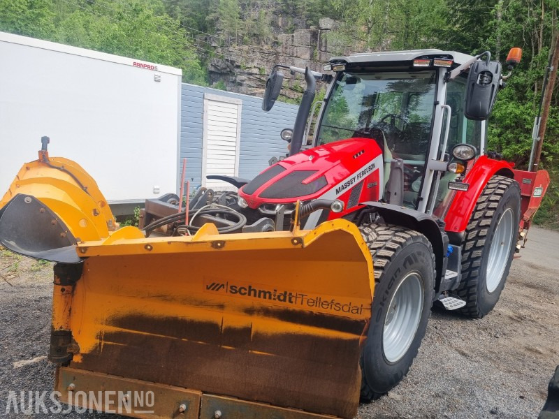 2022 Massey Ferguson 5S.145 traktor med Strøkasse og V-plog - Tracteur agricole: photos 2 2022 Massey Ferguson 5S.145 traktor med Strøkasse og V-plog - Tracteur agricole: photos 2