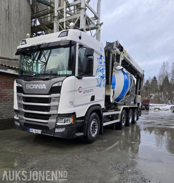 2023 Scania R-serie båndbil / 8x2 tridem / 61295 km - Camion malaxeur: photos 1 2023 Scania R-serie båndbil / 8x2 tridem / 61295 km - Camion malaxeur: photos 1