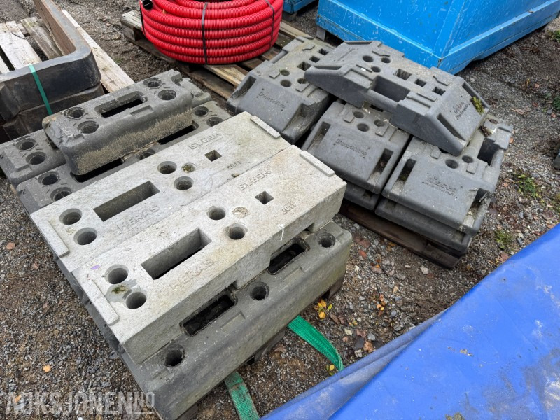 23 stk Gjerde og skiltfundament - Matériel de chantier: photos 2 23 stk Gjerde og skiltfundament - Matériel de chantier: photos 2