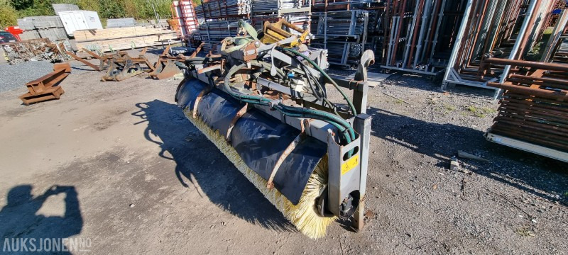 2004 Holms SL 2.5 feiemaskin/kost til hjullaster - Accessoire pour Engins de chantier: photos 2 2004 Holms SL 2.5 feiemaskin/kost til hjullaster - Accessoire pour Engins de chantier: photos 2