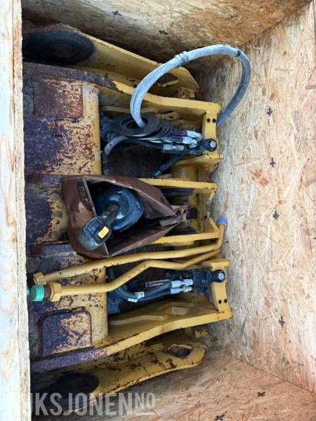 Cat hydraulisk hurtigkopling Cat 938M kopmlett m/Spak - Accessoire pour Engins de chantier: photos 2 Cat hydraulisk hurtigkopling Cat 938M kopmlett m/Spak - Accessoire pour Engins de chantier: photos 2