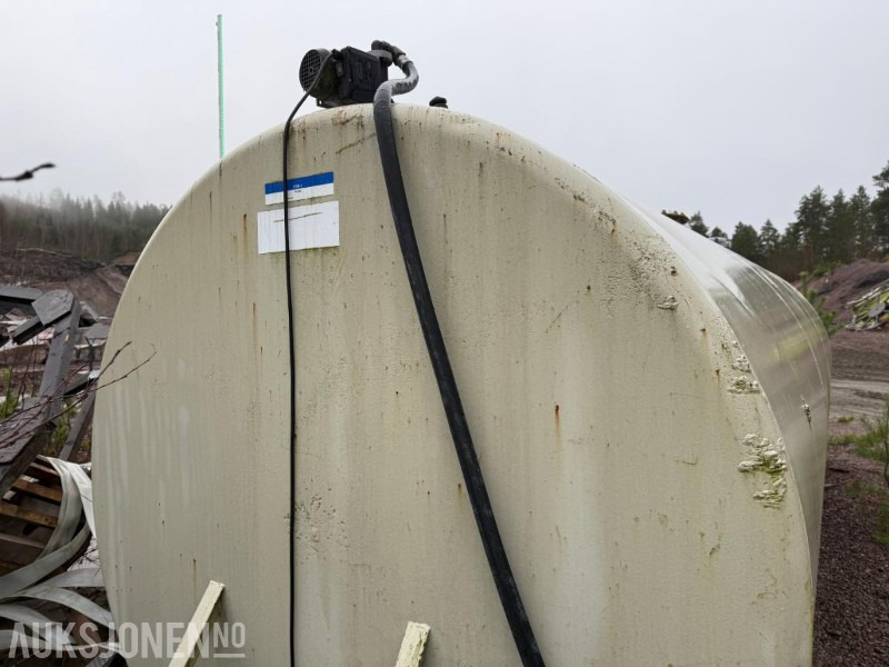 Dieseltank volum 8-10m3 - Accessoire pour Engins de chantier: photos 1 Dieseltank volum 8-10m3 - Accessoire pour Engins de chantier: photos 1