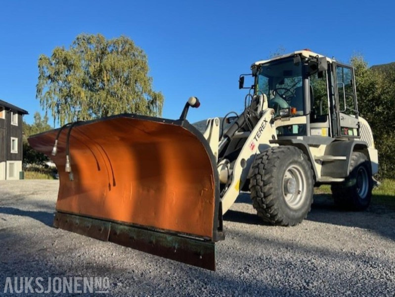 STIANSEN & ØYA KOMMUNALBLADET, DIAGONALSKJÆR / PLOG 3M - Accessoire pour Engins de chantier: photos 2 STIANSEN & ØYA KOMMUNALBLADET, DIAGONALSKJÆR / PLOG 3M - Accessoire pour Engins de chantier: photos 2