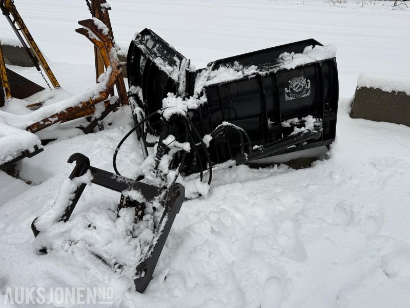 Tellefsdal 2500V V-Plog - Små BM Fester - Accessoire pour Engins de chantier: photos 3 Tellefsdal 2500V V-Plog - Små BM Fester - Accessoire pour Engins de chantier: photos 3