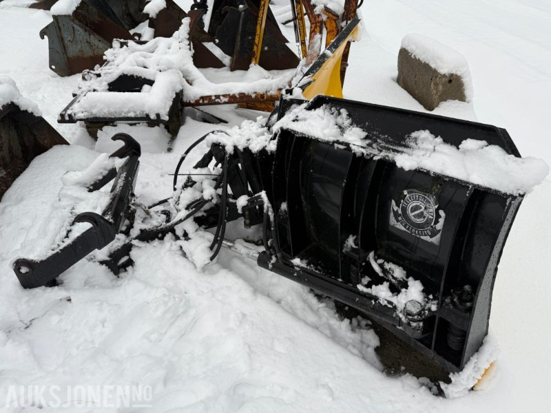 Tellefsdal 2500V V-Plog - Små BM Fester - Accessoire pour Engins de chantier: photos 2 Tellefsdal 2500V V-Plog - Små BM Fester - Accessoire pour Engins de chantier: photos 2