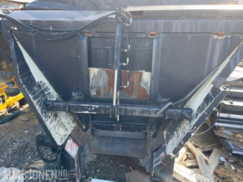 Isolert asfalt kasse med bånd, Giljotin og Kapell - Camion: photos 2 Isolert asfalt kasse med bånd, Giljotin og Kapell - Camion: photos 2