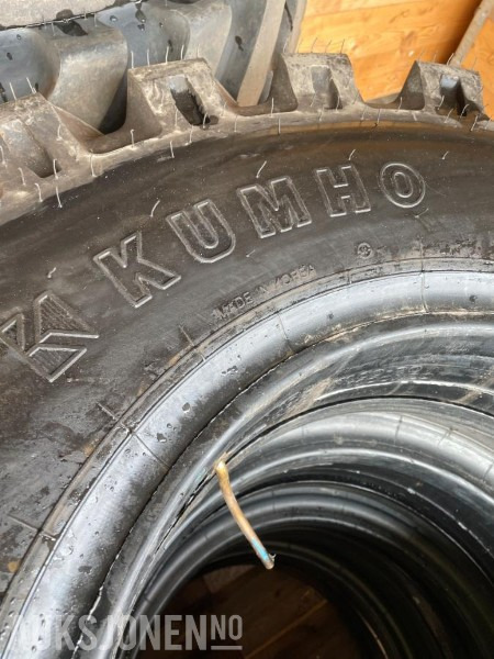 Kumho komplett sett dekk til hjulgraver. - Matériel de chantier: photos 4 Kumho komplett sett dekk til hjulgraver. - Matériel de chantier: photos 4