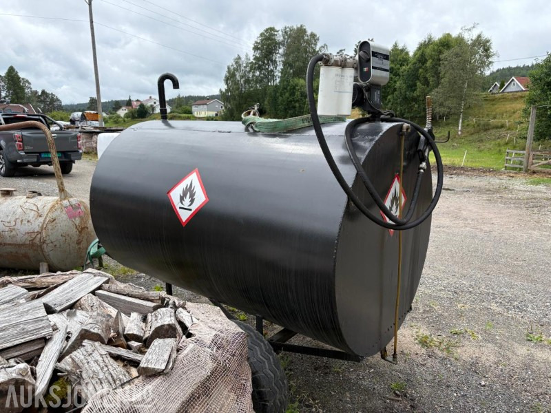 1980 Dieseltank 2500 - Machine agricole: photos 3 1980 Dieseltank 2500 - Machine agricole: photos 3