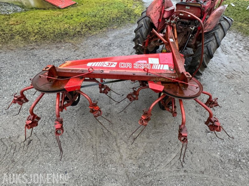 1990 JF CR 320 KOMBI RIVE / SPREDER EKSTRA PIGGER - Machine agricole: photos 1 1990 JF CR 320 KOMBI RIVE / SPREDER EKSTRA PIGGER - Machine agricole: photos 1