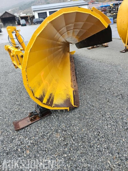 1992 Øveraasen diagonalplog DL 285 B - Største bredde 2900 mm - Med parallellogram - Hydraulisk løft - Machine agricole: photos 3 1992 Øveraasen diagonalplog DL 285 B - Største bredde 2900 mm - Med parallellogram - Hydraulisk løft - Machine agricole: photos 3