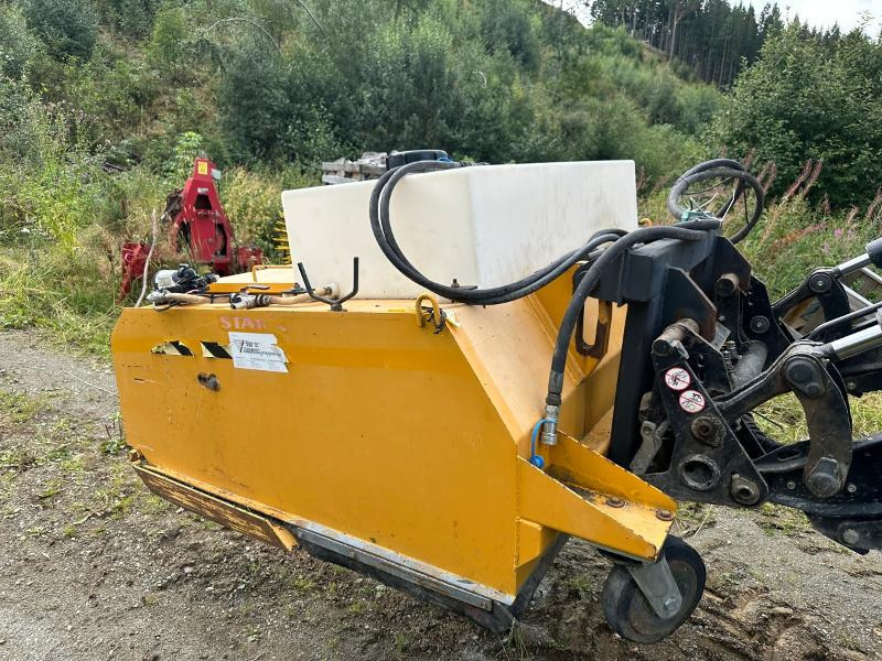 2000 Stark KH1600 feiekost med oppsamler og vanntank - Machine agricole: photos 3 2000 Stark KH1600 feiekost med oppsamler og vanntank - Machine agricole: photos 3