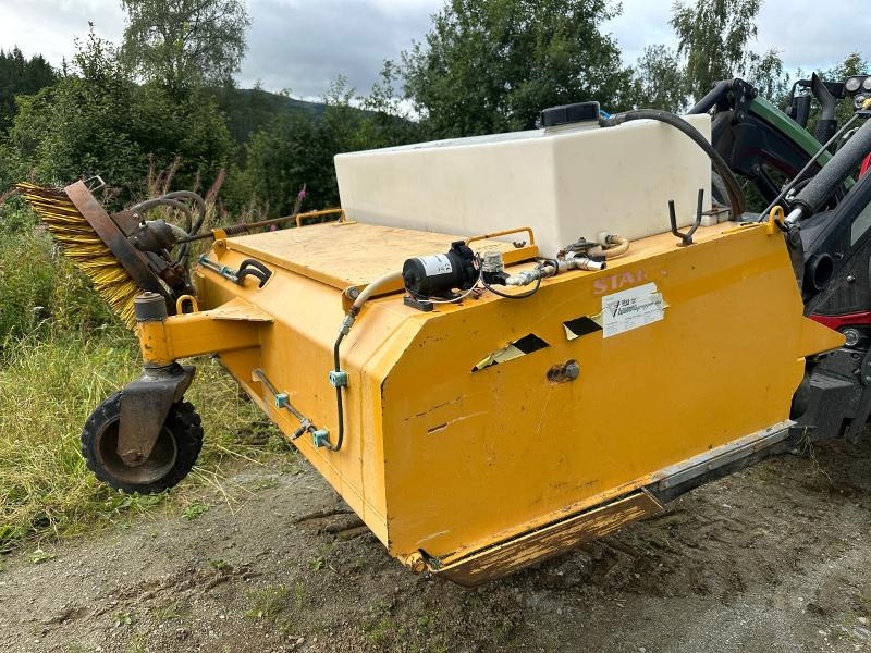 2000 Stark KH1600 feiekost med oppsamler og vanntank - Machine agricole: photos 2 2000 Stark KH1600 feiekost med oppsamler og vanntank - Machine agricole: photos 2