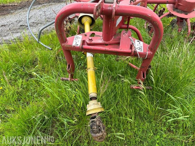 2003 AGRICULTURAL MACHINERY HM-300 - HØYVENDER - Machine agricole: photos 4 2003 AGRICULTURAL MACHINERY HM-300 - HØYVENDER - Machine agricole: photos 4