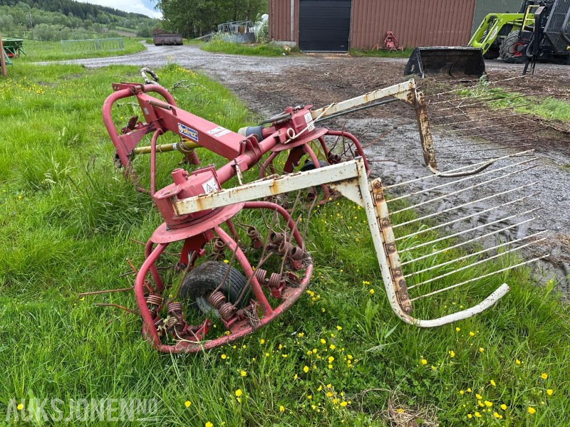 2003 AGRICULTURAL MACHINERY HM-300 - HØYVENDER - Machine agricole: photos 1 2003 AGRICULTURAL MACHINERY HM-300 - HØYVENDER - Machine agricole: photos 1