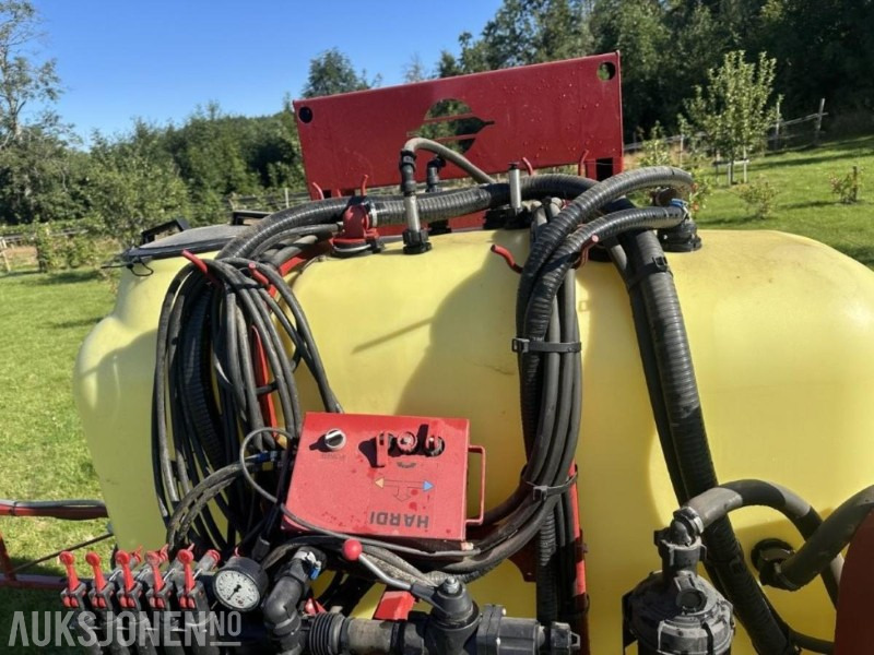 2004 Hardi 85001000 Master serial no 9262 year 2004 - Machine agricole: photos 4 2004 Hardi 85001000 Master serial no 9262 year 2004 - Machine agricole: photos 4