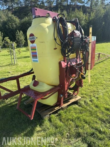 2004 Hardi 85001000 Master serial no 9262 year 2004 - Machine agricole: photos 1 2004 Hardi 85001000 Master serial no 9262 year 2004 - Machine agricole: photos 1
