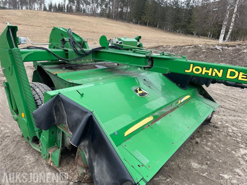 2009 John Deere 530 slåmaskin med transportbånd - Machine agricole: photos 2 2009 John Deere 530 slåmaskin med transportbånd - Machine agricole: photos 2