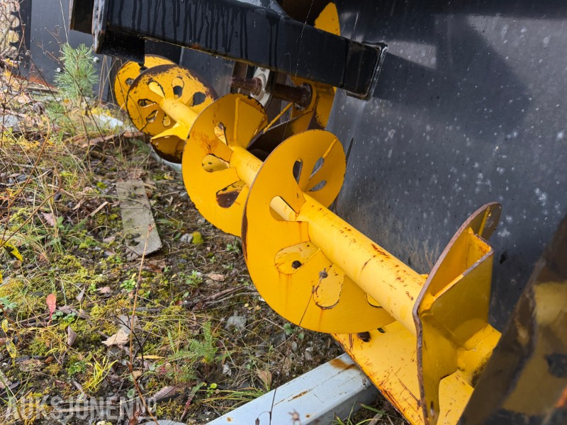 2010 Optimal snøfres – kraftig tohjuls trinns - Machine agricole: photos 5 2010 Optimal snøfres – kraftig tohjuls trinns - Machine agricole: photos 5