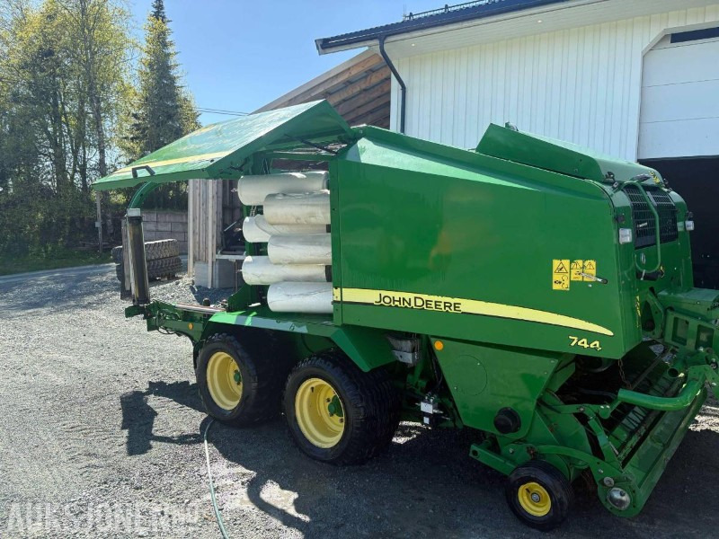 2012 Rundballepresse - John Deere 744 - Machine agricole: photos 5 2012 Rundballepresse - John Deere 744 - Machine agricole: photos 5