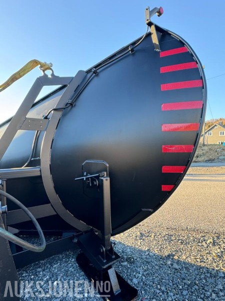 2015 Steinsland SP 2700 - Spissplog med paralellogram - Feste for brøyteplate - Nymalt - Machine agricole: photos 4 2015 Steinsland SP 2700 - Spissplog med paralellogram - Feste for brøyteplate - Nymalt - Machine agricole: photos 4