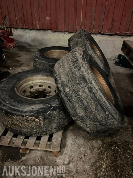 4 stk - DOUBLECOIN 425/65 22.5 - stått på 16t bailey - Machine agricole: photos 2 4 stk - DOUBLECOIN 425/65 22.5 - stått på 16t bailey - Machine agricole: photos 2