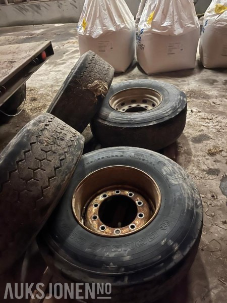 4 stk - DOUBLECOIN 425/65 22.5 - stått på 16t bailey - Machine agricole: photos 1 4 stk - DOUBLECOIN 425/65 22.5 - stått på 16t bailey - Machine agricole: photos 1