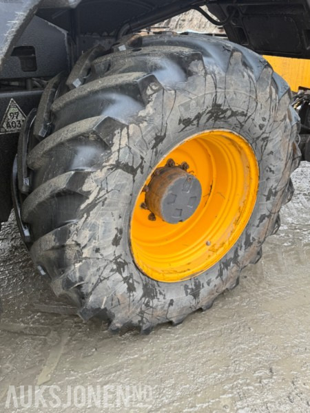 4 stk Michelin Axiobib 600/70R30 traktordekk -stått på fasttrac - Machine agricole: photos 4 4 stk Michelin Axiobib 600/70R30 traktordekk -stått på fasttrac - Machine agricole: photos 4