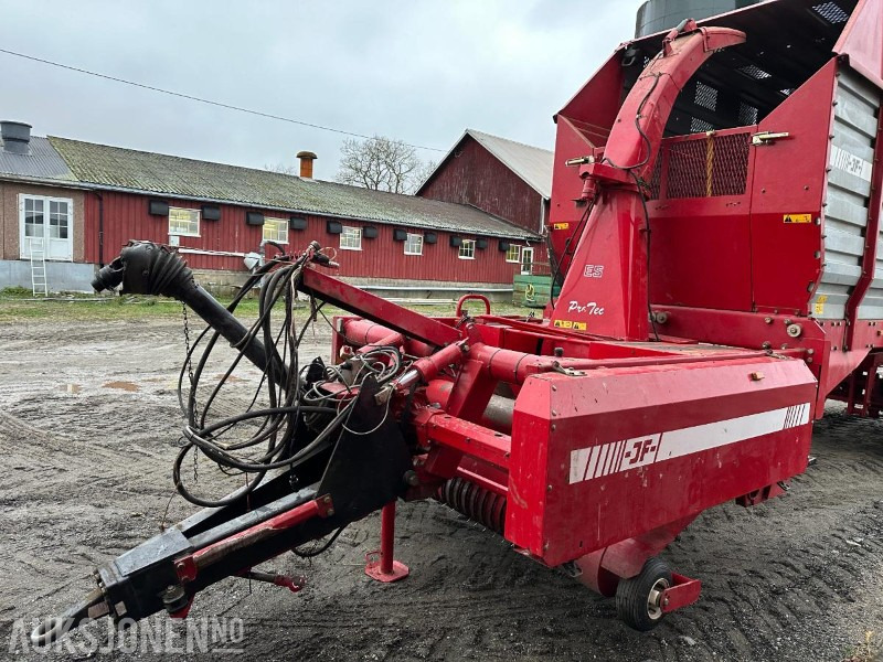 JF ES4200 - SNITTEVOGN - Machine agricole: photos 3 JF ES4200 - SNITTEVOGN - Machine agricole: photos 3