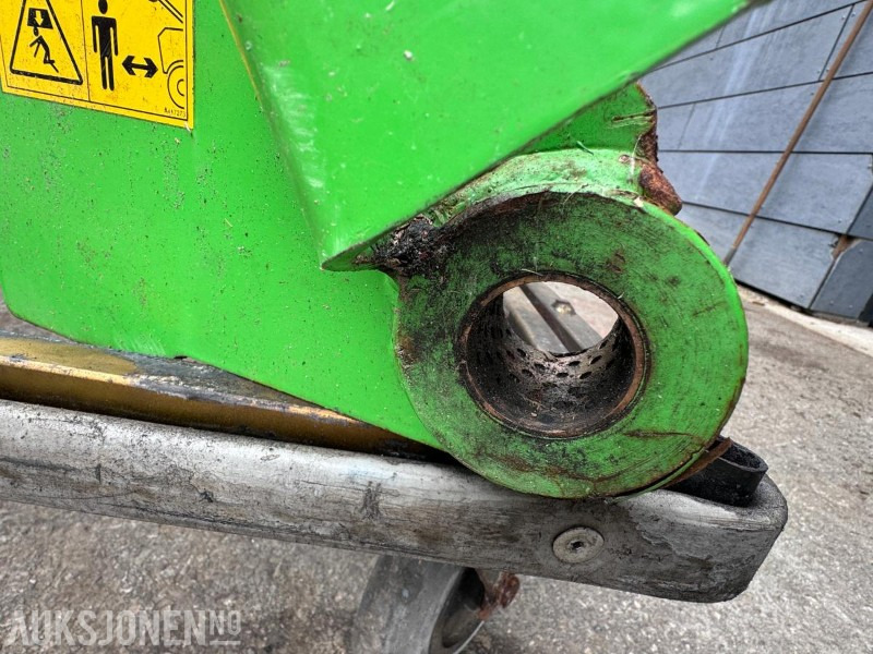 Lite brukt løftearm til Avant 630 - Machine agricole: photos 5 Lite brukt løftearm til Avant 630 - Machine agricole: photos 5