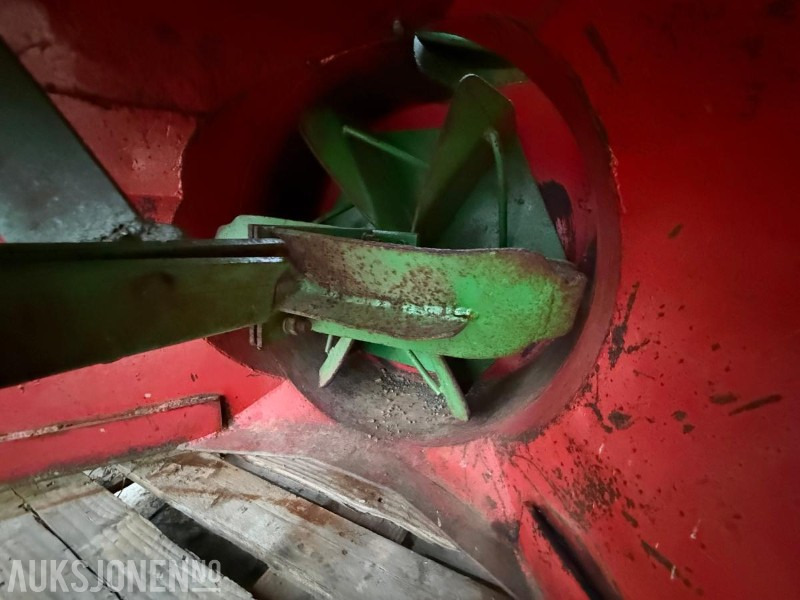 Snøfreser med 3-punktsfeste til traktor – hydraulisk utkaster - Machine agricole: photos 5 Snøfreser med 3-punktsfeste til traktor – hydraulisk utkaster - Machine agricole: photos 5