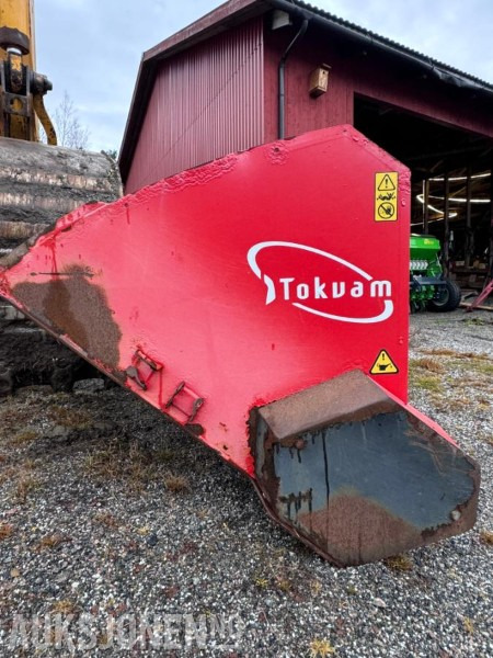 Tokvam selvlastende sandstrøer SMA 1600 - Strøbredde ca 2300 mm - Triangelkobling - 1600 L - Machine agricole: photos 4 Tokvam selvlastende sandstrøer SMA 1600 - Strøbredde ca 2300 mm - Triangelkobling - 1600 L - Machine agricole: photos 4