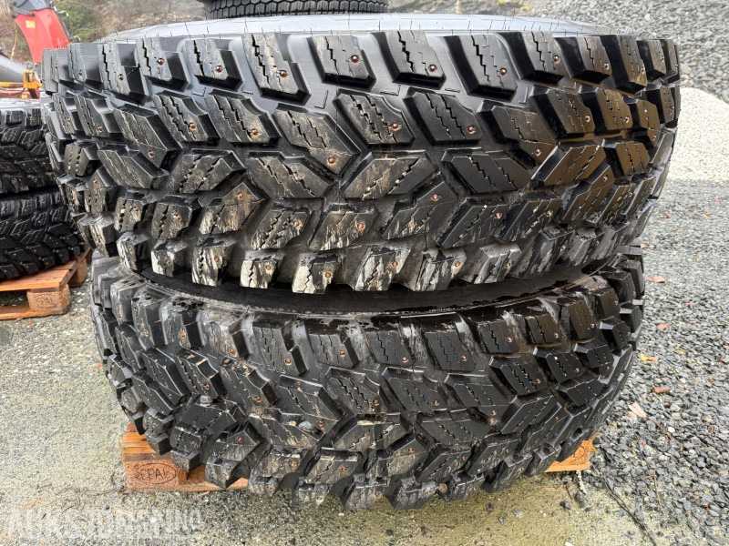 Traktordekk med pigg stått på New Holland T5060 - Machine agricole: photos 1 Traktordekk med pigg stått på New Holland T5060 - Machine agricole: photos 1