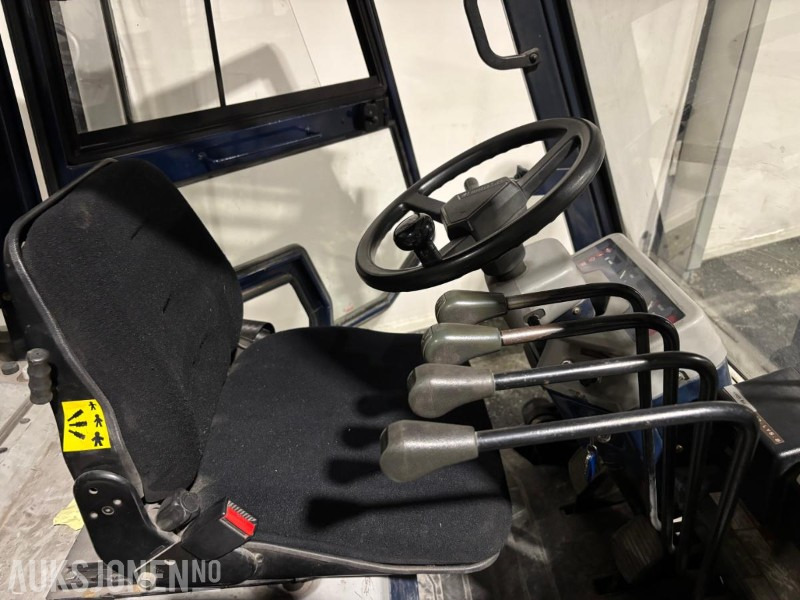 Komatsu FD25T-11D dieseltruck - Matériel de manutention: photos 5 Komatsu FD25T-11D dieseltruck - Matériel de manutention: photos 5