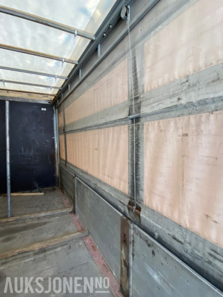 2009 Tyllis 3-akslet henger med hevbart kapell og bakdører - Remorque: photos 5 2009 Tyllis 3-akslet henger med hevbart kapell og bakdører - Remorque: photos 5