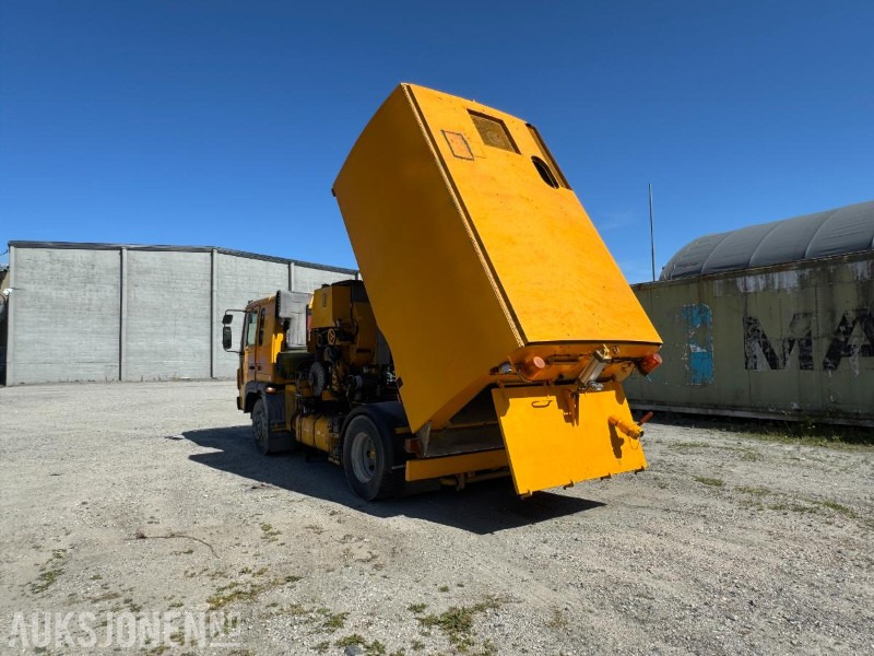 1998 Volvo FL614 feiebil m/ Johnston-Beam S5000 | 135 965 km | 4 638 t | Automat - Véhicule de voirie/ Spécial: photos 5 1998 Volvo FL614 feiebil m/ Johnston-Beam S5000 | 135 965 km | 4 638 t | Automat - Véhicule de voirie/ Spécial: photos 5