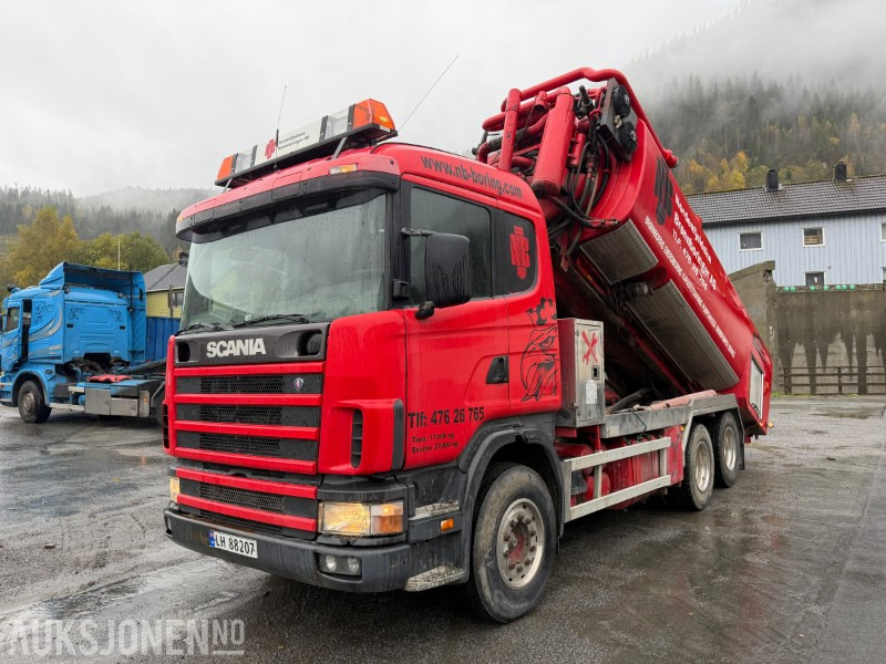1999 Scania R124 Spyle/sugebil med Korp&Son påbygg - Véhicule de voirie/ Spécial: photos 1 1999 Scania R124 Spyle/sugebil med Korp&Son påbygg - Véhicule de voirie/ Spécial: photos 1