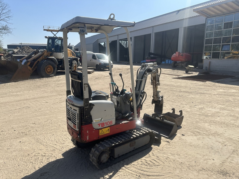 Takeuchi TB 108 3 buckets - Mini pelle: photos 5 Takeuchi TB 108 3 buckets - Mini pelle: photos 5