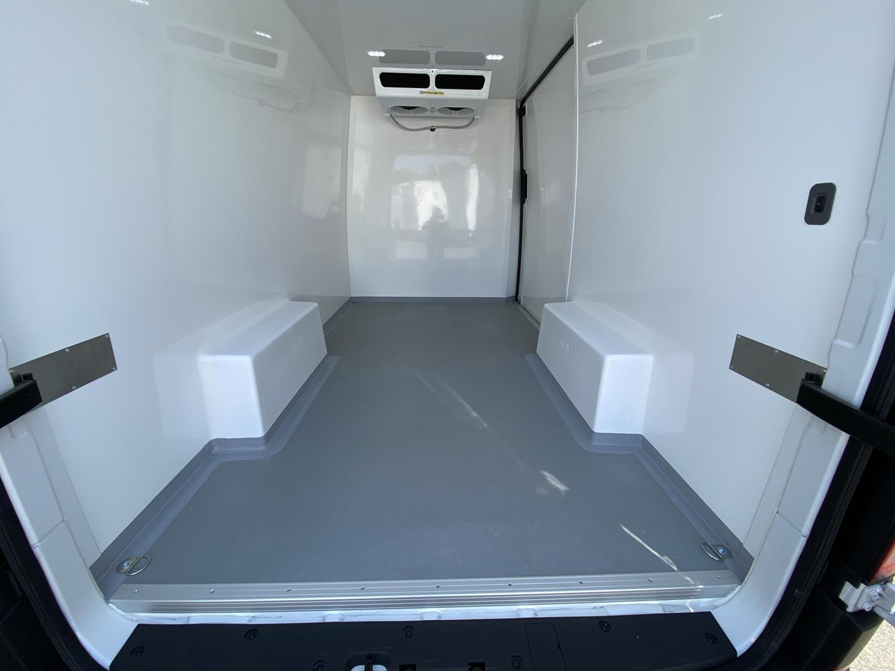 MAN TGE 3.140 L3H3 140PS RS3640mm/ FRISCHDIENST BIS 0 + KONVEKTA UNDERMODE - Utilitaire frigorifique: photos 5 MAN TGE 3.140 L3H3 140PS RS3640mm/ FRISCHDIENST BIS 0 + KONVEKTA UNDERMODE - Utilitaire frigorifique: photos 5