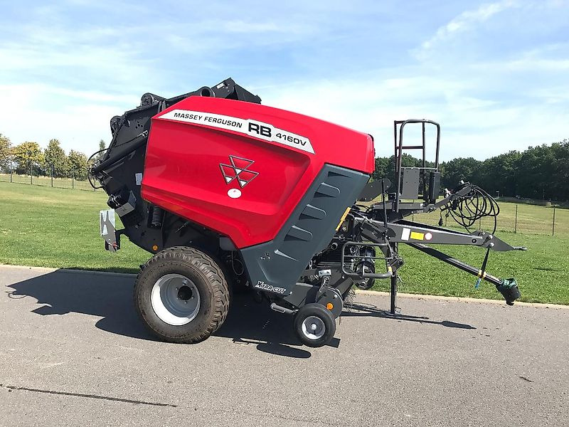 Massey Ferguson MF 4160 V Xtra / Lely - Presse à balles rondes: photos 1 Massey Ferguson MF 4160 V Xtra / Lely - Presse à balles rondes: photos 1