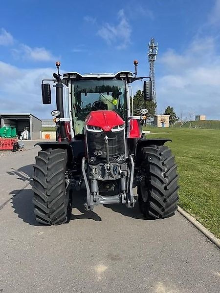 Massey Ferguson MF 8S245 Dyna-VT Exclusive - Tracteur agricole: photos 2 Massey Ferguson MF 8S245 Dyna-VT Exclusive - Tracteur agricole: photos 2