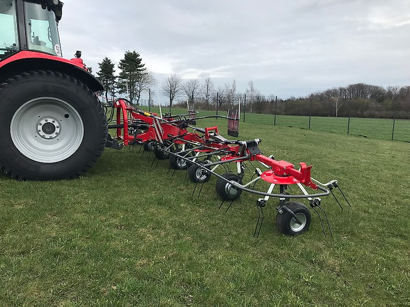 Massey Ferguson MF TD 868 DN / FELLA SANOS 8608 DN - Faneuse: photos 4 Massey Ferguson MF TD 868 DN / FELLA SANOS 8608 DN - Faneuse: photos 4
