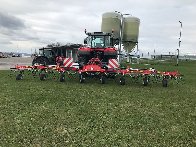 Massey Ferguson MF TD 868 DN / FELLA SANOS 8608 DN - Faneuse: photos 2 Massey Ferguson MF TD 868 DN / FELLA SANOS 8608 DN - Faneuse: photos 2