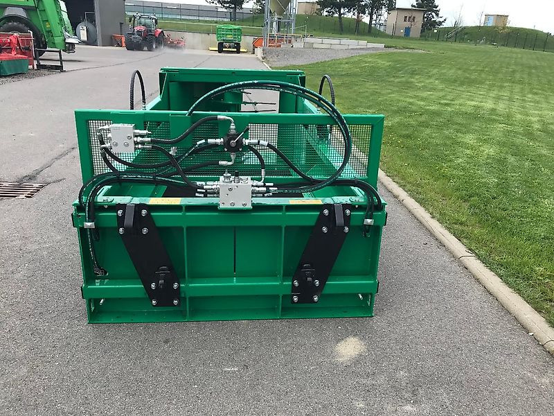 Spread-a-Bale Ballenauflöser MIDI ST 100 - Pailleuse: photos 3 Spread-a-Bale Ballenauflöser MIDI ST 100 - Pailleuse: photos 3