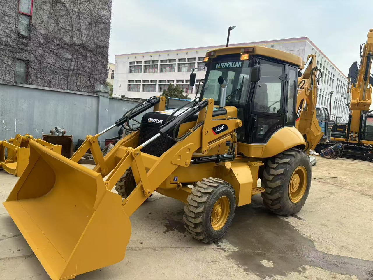 Caterpillar New Or Used CAT 420 Backhoe Loader CAT 420 420F JCB 3CX 4CX Backhoe Loaders in Good Quality - Tractopelle: photos 1 Caterpillar New Or Used CAT 420 Backhoe Loader CAT 420 420F JCB 3CX 4CX Backhoe Loaders in Good Quality - Tractopelle: photos 1