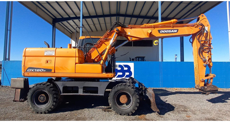 Doosan DX140W-3 - Pelle sur pneus: photos 2 Doosan DX140W-3 - Pelle sur pneus: photos 2